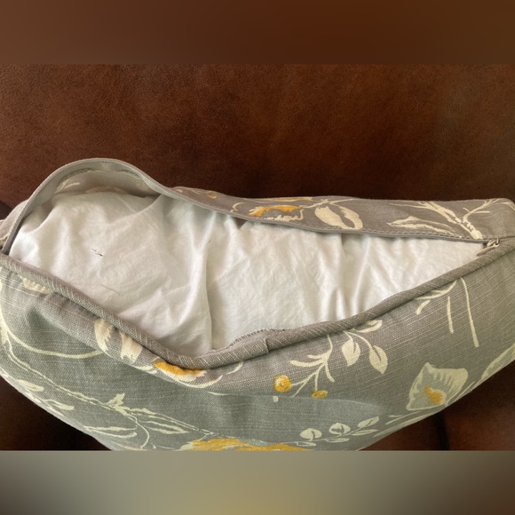 Domain throw pillow Birds with feather insert. 18-in. - Picture 8 of 8